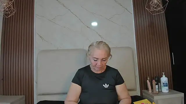 queenstarhy's Live XXX Chat