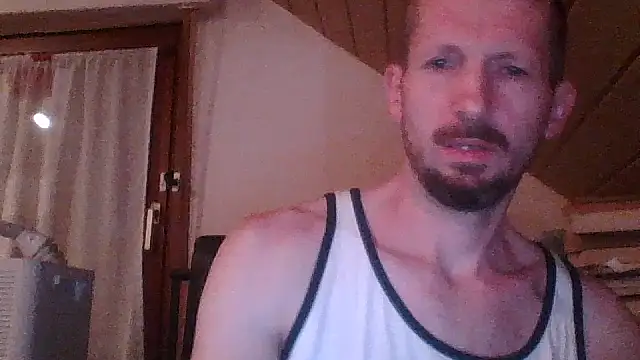 MuscleOtter live XXX chat
