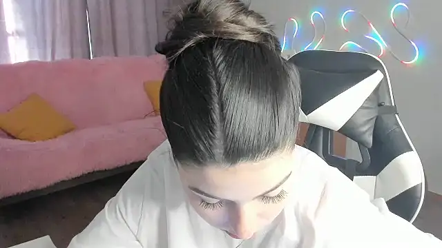 دردشة KisaModel الجنسية المباشرة