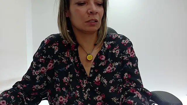 charlotedoll Chat XXX in diretta