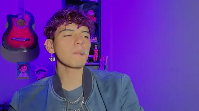 MikeyKuro Webcam Show