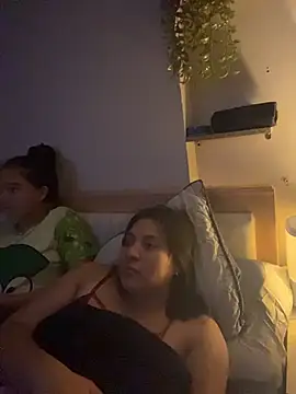 Chat +18 de Poli_amor2025 ao vivo