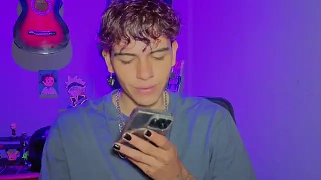 צ'אט XXX בשידור חי של MikeyKuro