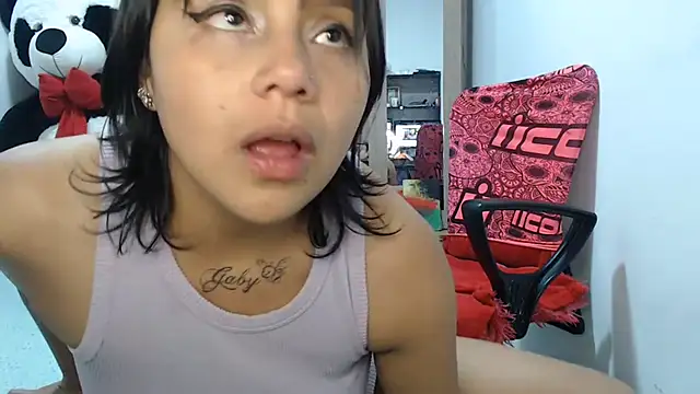 XXX chat uživo modela SWEETT_CORY