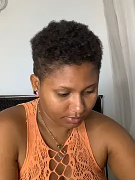 Онлайн чат XXX madelltheebony
