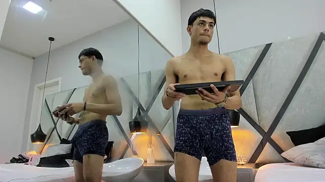 OliverMillerr live XXX chat
