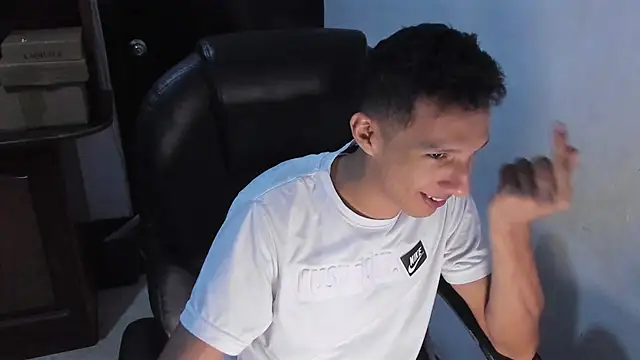 AlphaMarco webcam show