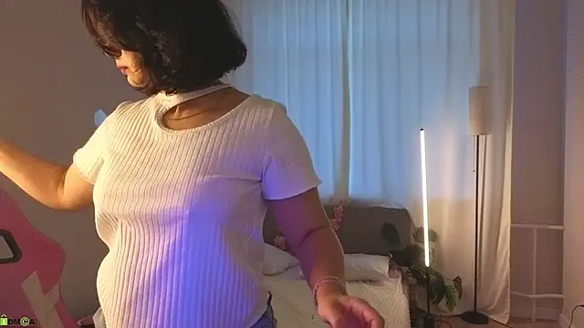 Chatroom XXX en direct de VivienRoss_