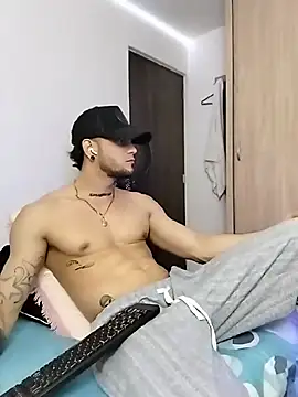 Chat +18 de morenosiam ao vivo