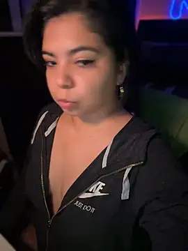 Chatroom XXX en direct de kimmiakiss22