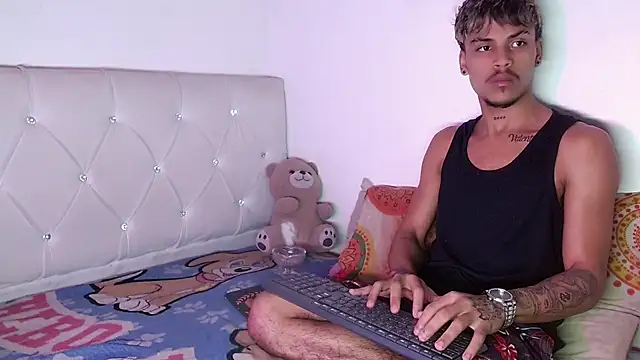 XXX chat uživo modela Angel_foxc13