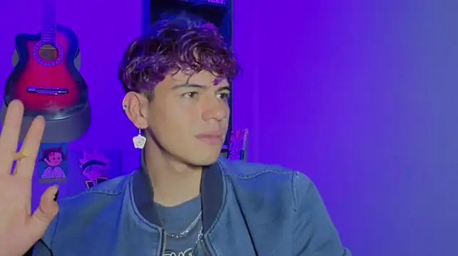 Chat +18 de MikeyKuro ao vivo