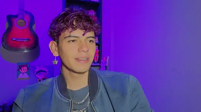 MikeyKuro XXX чат на живо