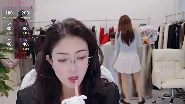 yangyang-777's Live XXX Chat