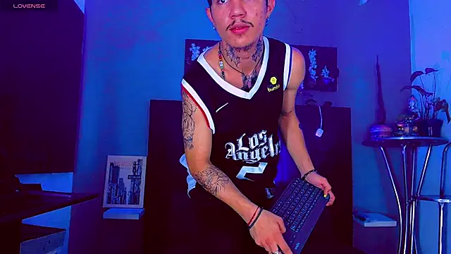 HannibalLester Adlı Modelin Canlı XXX Sohbeti