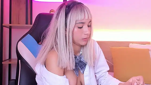 Emily_bruss live XXX chat