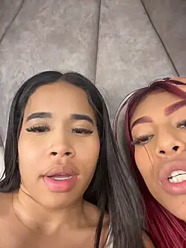 צ'אט XXX בשידור חי של EmmaExoticaXXX