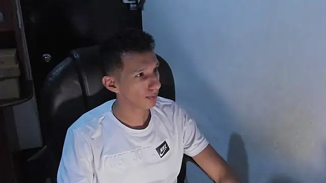 AlphaMarco Chat XXX live