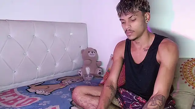 Angel_foxc13 élő XXX-chatje