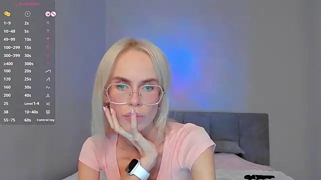 XXX chat uživo modela bellatip