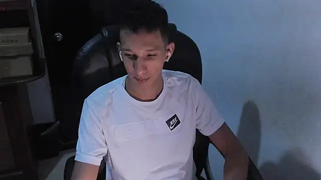 AlphaMarco live XXX chat