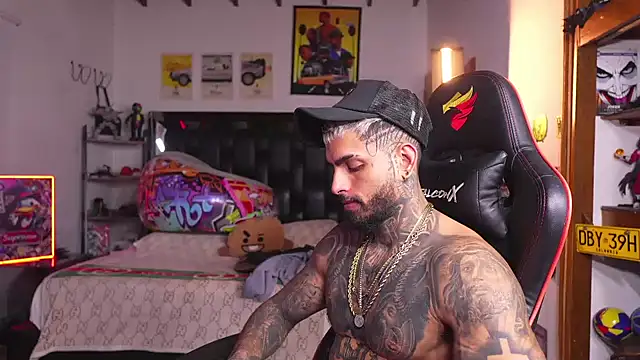 logan_hugh8 Adlı Modelin Canlı XXX Sohbeti