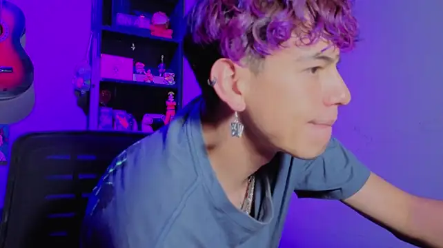 Онлайн чат XXX MikeyKuro