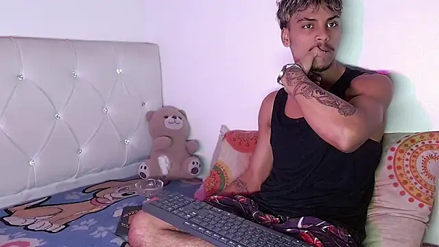 Angel_foxc13: απευθείας συνομιλία ΧΧΧ