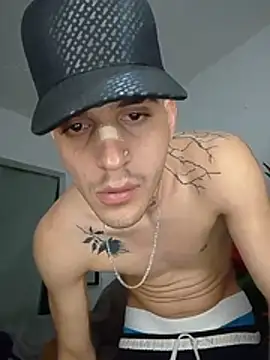 צ'אט XXX בשידור חי של MaxHornyLatin