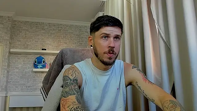 XXX chat uživo modela JonahShaw