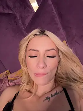 Онлайн чат XXX AngieShae