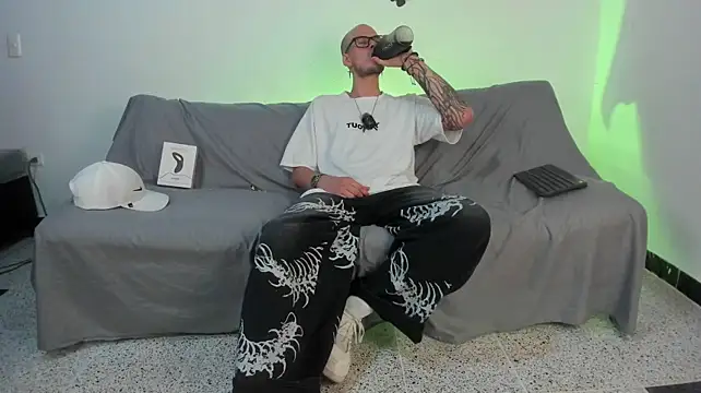 Vlad__night live XXX chat