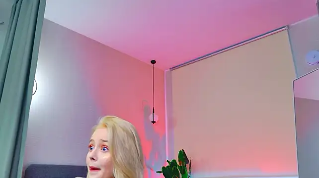 StarrShinee élő XXX-chatje