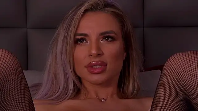 Selena_Blu XXX ч ат на живо