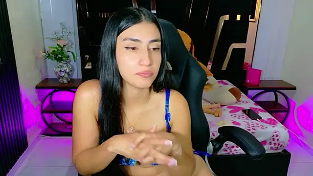 KattiSQUIRTTx Chat XXX in diretta