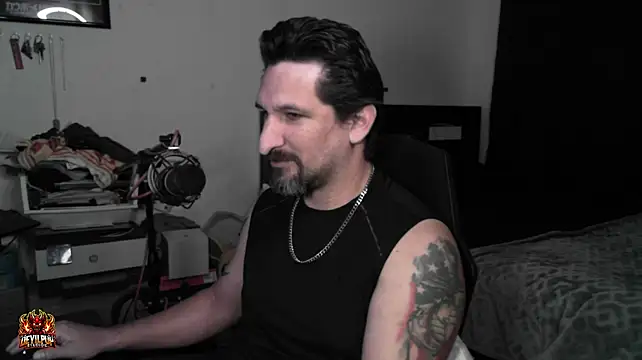 DevilPup75_ Chat XXX in diretta