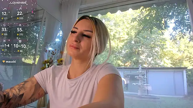 Ella_Vee élő XXX-chatje