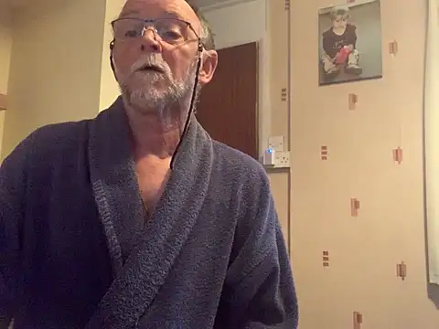 Moonraker64 Show in webcam