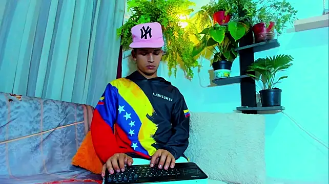 Онлайн чат XXX Boy_Leon_X