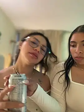 CocoaGigiMuse's Live XXX Chat