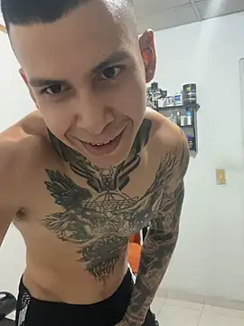 Andrew_san Adlı Modelin Canlı XXX Sohbeti