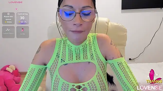 kissnicol32's Live XXX Chat