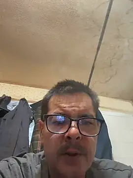 justN69's Live XXX Chat