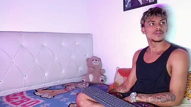 Angel_foxc13 élő XXX-chatje