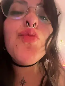 Mizztikaa élő XXX-chatje