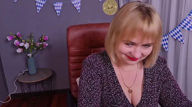 KiraSmilingn Live XXX chat