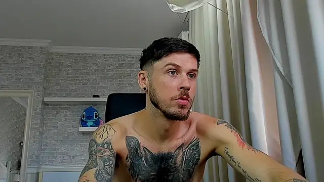 JonahShaw Adlı Modelin Canlı XXX Sohbeti