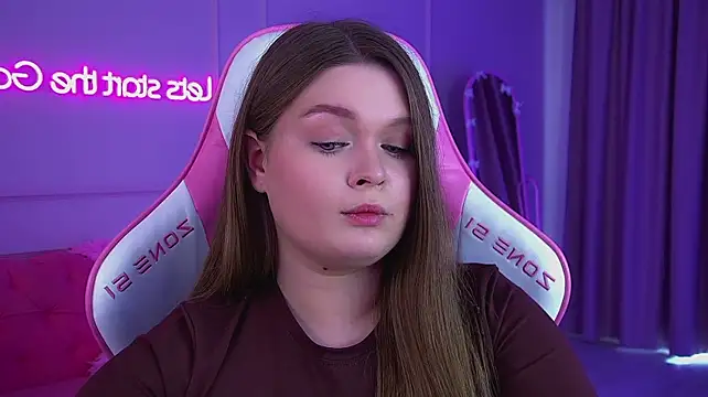 CrystalLyons' Live XXX Chat