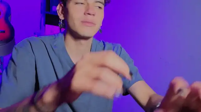 Chat +18 de MikeyKuro ao vivo