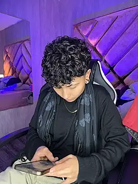 Chatroom XXX en direct de ian_mathias_